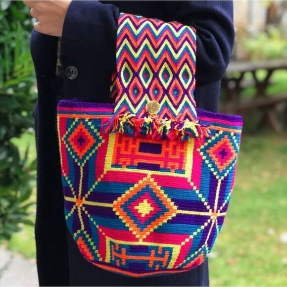 Wayuu Handmade Bucket Bag Vibrant Colors Drawstring - Picture 1 of 11